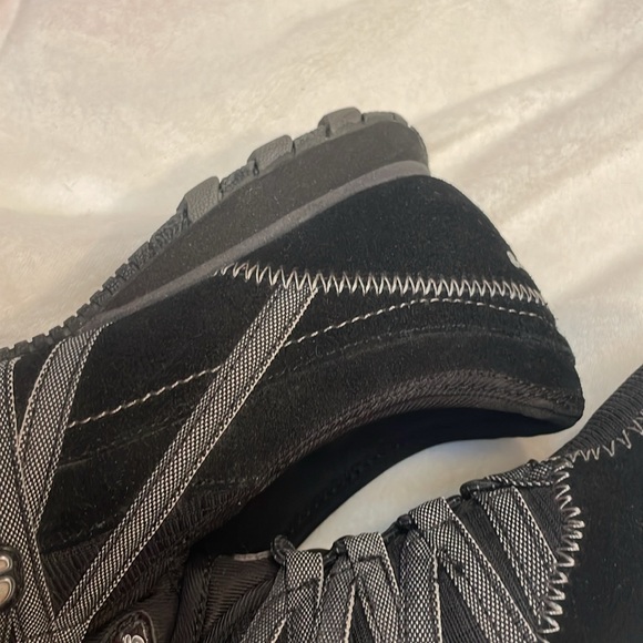 Skechers Women's Black Shoes. Excellent Condition- Worn 3 times. Size 8.5. - Picture 5 of 12